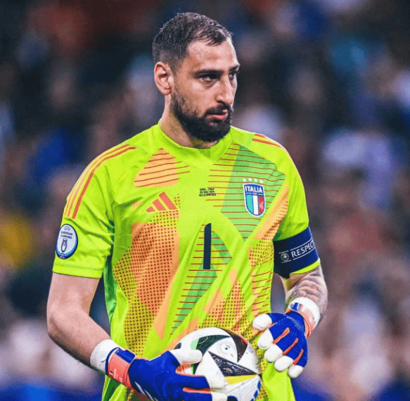 才拿欧冠！大巴黎核心逼宫离队！缺席欧超杯，转投曼城，瓜帅看好